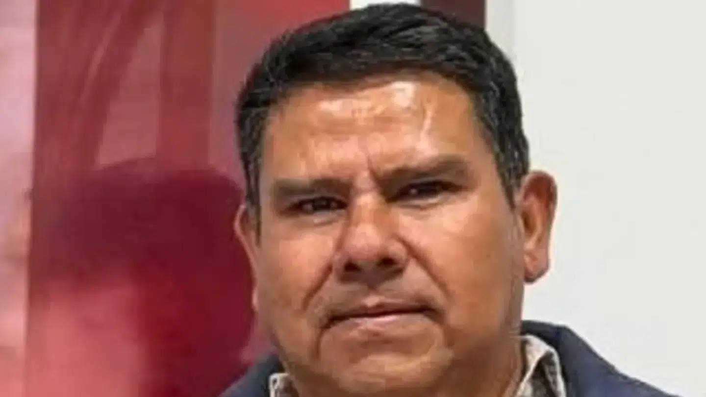 Borgmesteren i den mexicanske by San Miguel Amtitlán, José Ángel Bravo Martínez, er blevet skuddræbt lige foran sit eget hjem.