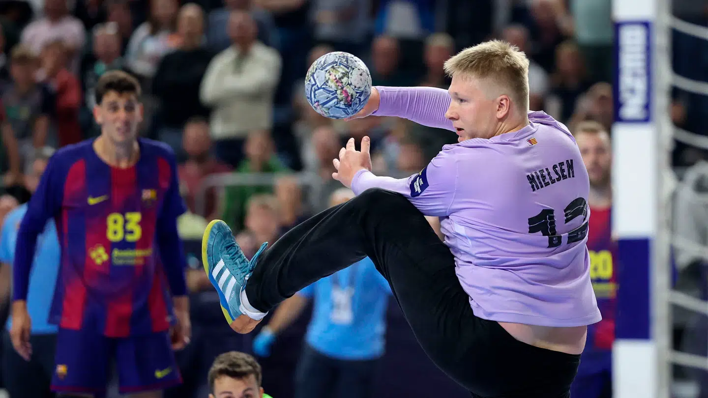 Emil Nielsen er ikke kun målmand hos de danske håndboldherrer, men også hos FC Barcelona.