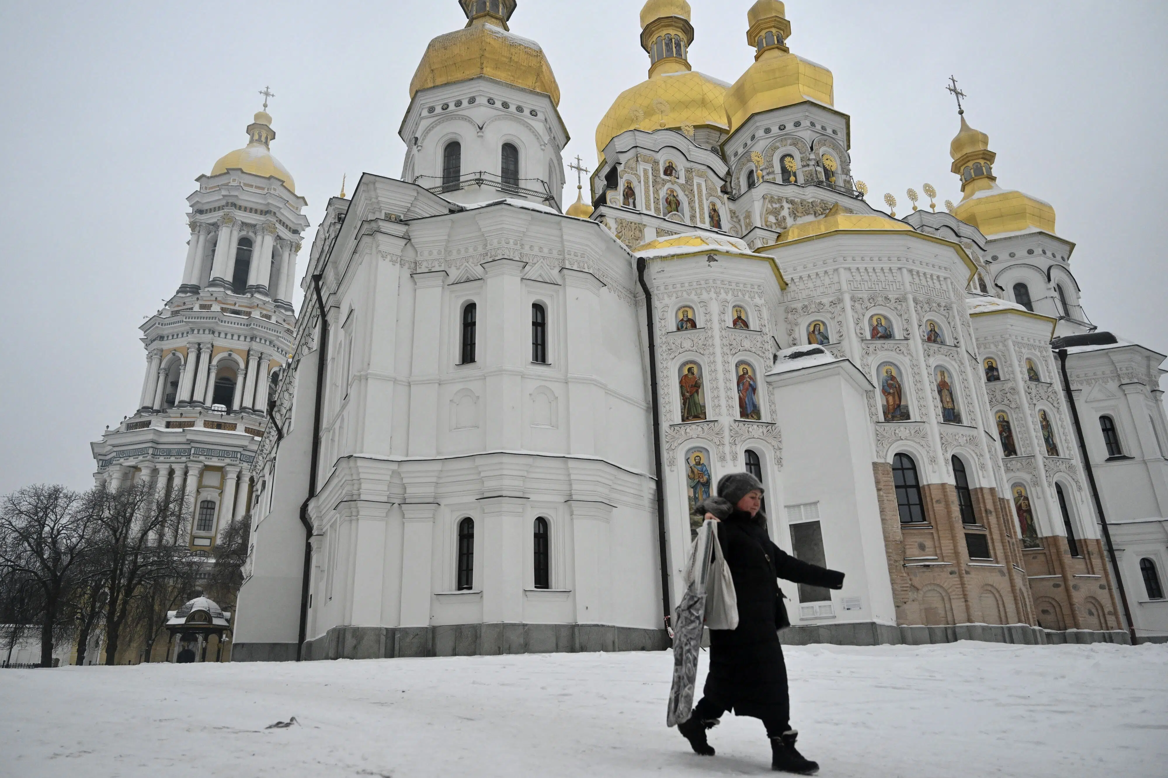 Kloster fra verdensarvsliste meldes i brand i Kyiv: Flere er såret