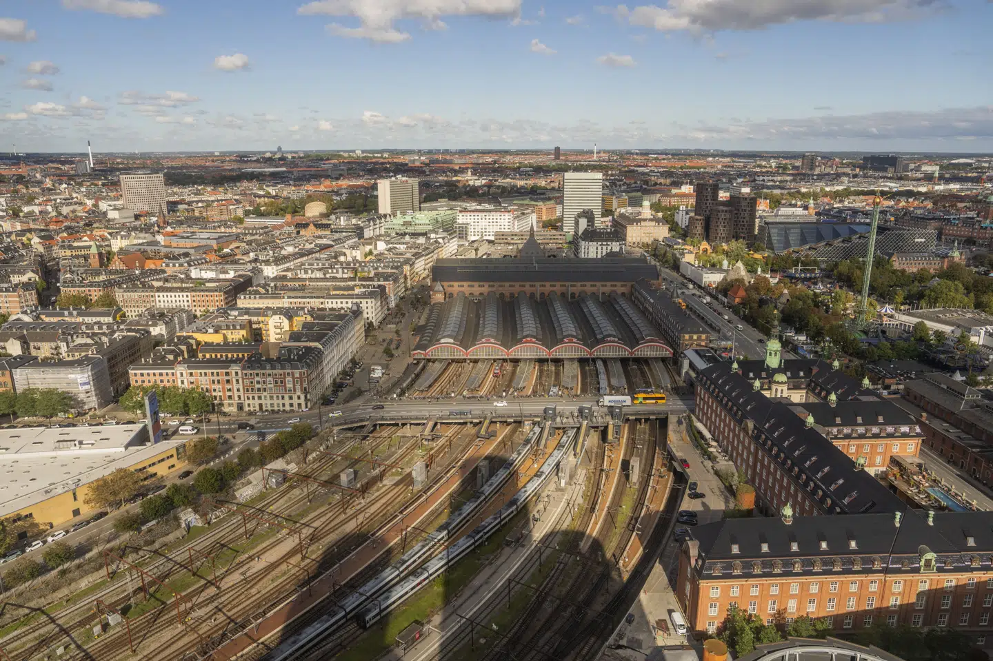 Tre togstrækninger er mandag morgen berørt af fejl på sporskifter ved Københavns Hovedbanegård. På grund af fejlen kan alle sporene ikke benyttes i fuldt omfang. (Arkivfoto).