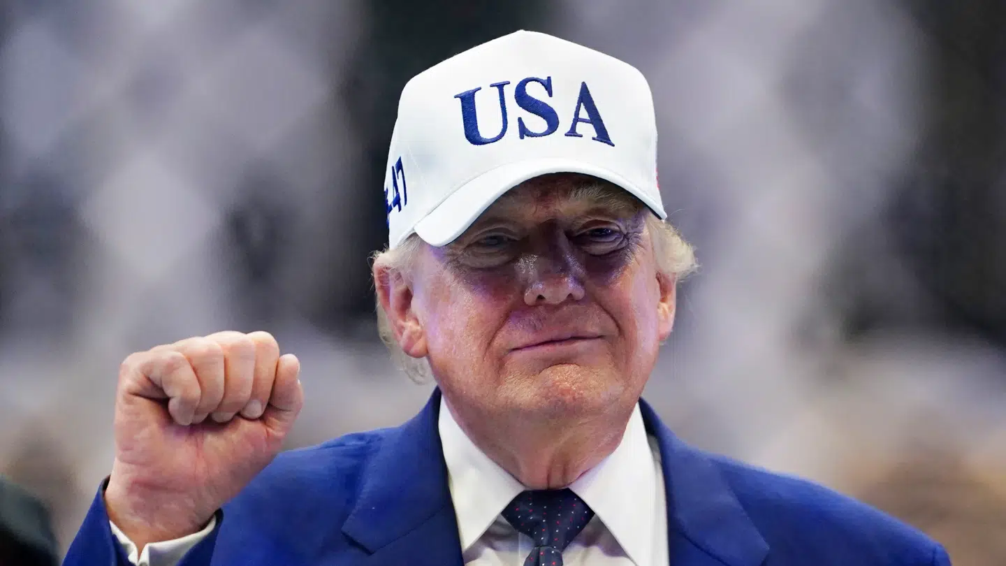 Donald Trump har søndag meldt ud om en foreløbig aftale mellem USA og Iran, der kan ændre situationen i Mellemøsten.