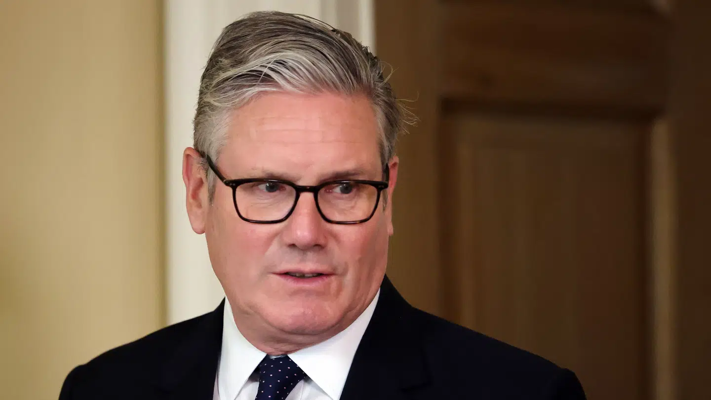 To mænd er blevet fundet skyldige, mens en tredje er frikendt i anklager om brandstiftelse mod en bil og ejendomme med forbindelse til Keir Starmer.