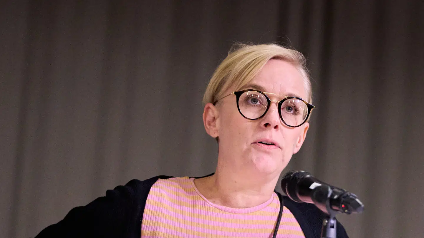 Lotte Kofoed får nu opbakning fra en partifælle, der mener at debatten om hendes sag har været 'smertefuld' at følge.