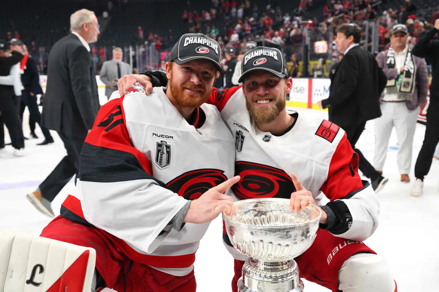 Natten til mandag kunne danske Frederik Andersen og Nikolaj Ehlers løfte Stanley Cup-trofæet som vindere af NHL sammen med resten af holdet fra Carolina Hurricanes. Med sejren skriver duoen sig i historiebøgerne, da kun en enkelt dansker før har spillet sig til en NHL-titel. (Arkivfoto).