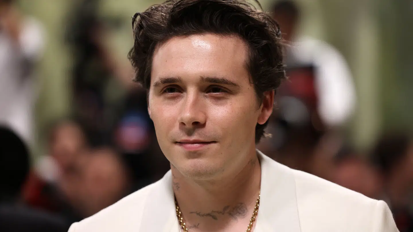 Brooklyn Beckham har været i en offentlig konflikt med sine forældre i mange måneder.