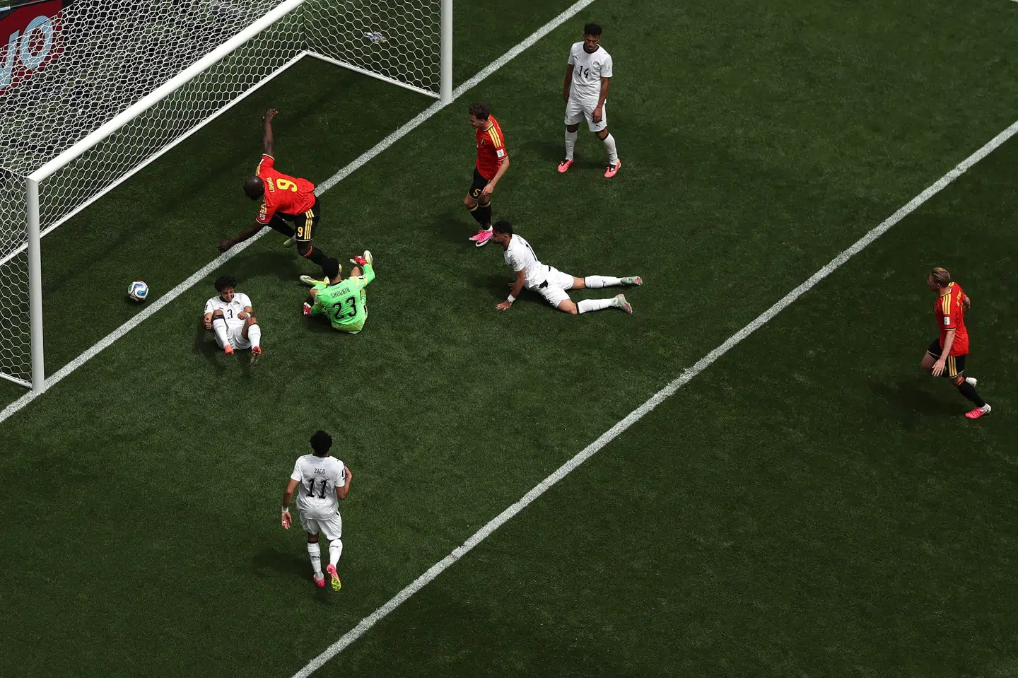 Belgien udlignede efter et egyptisk selvmål i VM-kampen, der endte 1-1.