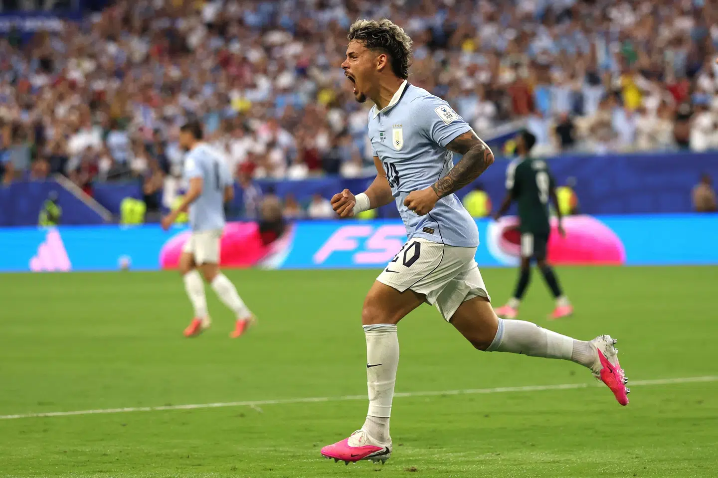 Maximiliano Araujo sørgede for 1-1 til Uruguay, efter at sydamerikanerne i det meste af anden halvleg havde jagten en udligning mod Saudi-Arabien.