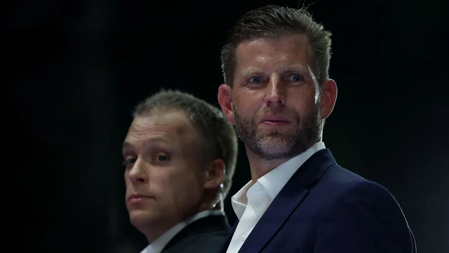 Eric Trump (th.) var på plads til kampsportsstævnet foran Det Hvide Hus – ligesom resten af Trump-familien.