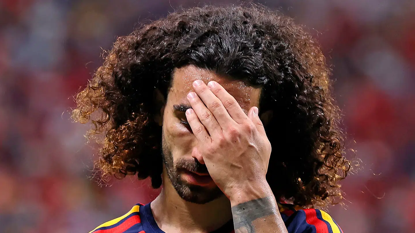 Spaniens Marc Cucurella ærgrede sig over endnu en brændt chance under kampen mod Kap Verde. De spanske spillere og fans var ikke ene om, at begræde det sensationelle pointtab.