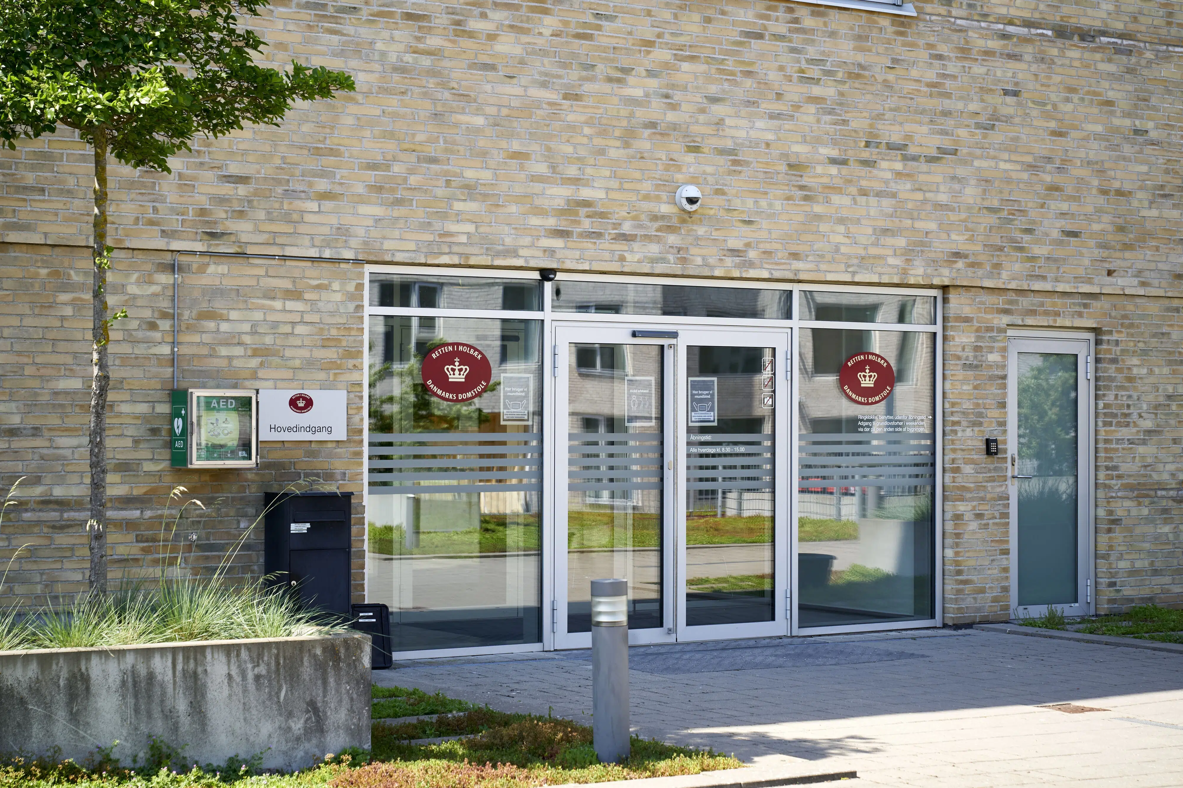 Hospice worker denies negligence in patient's death
