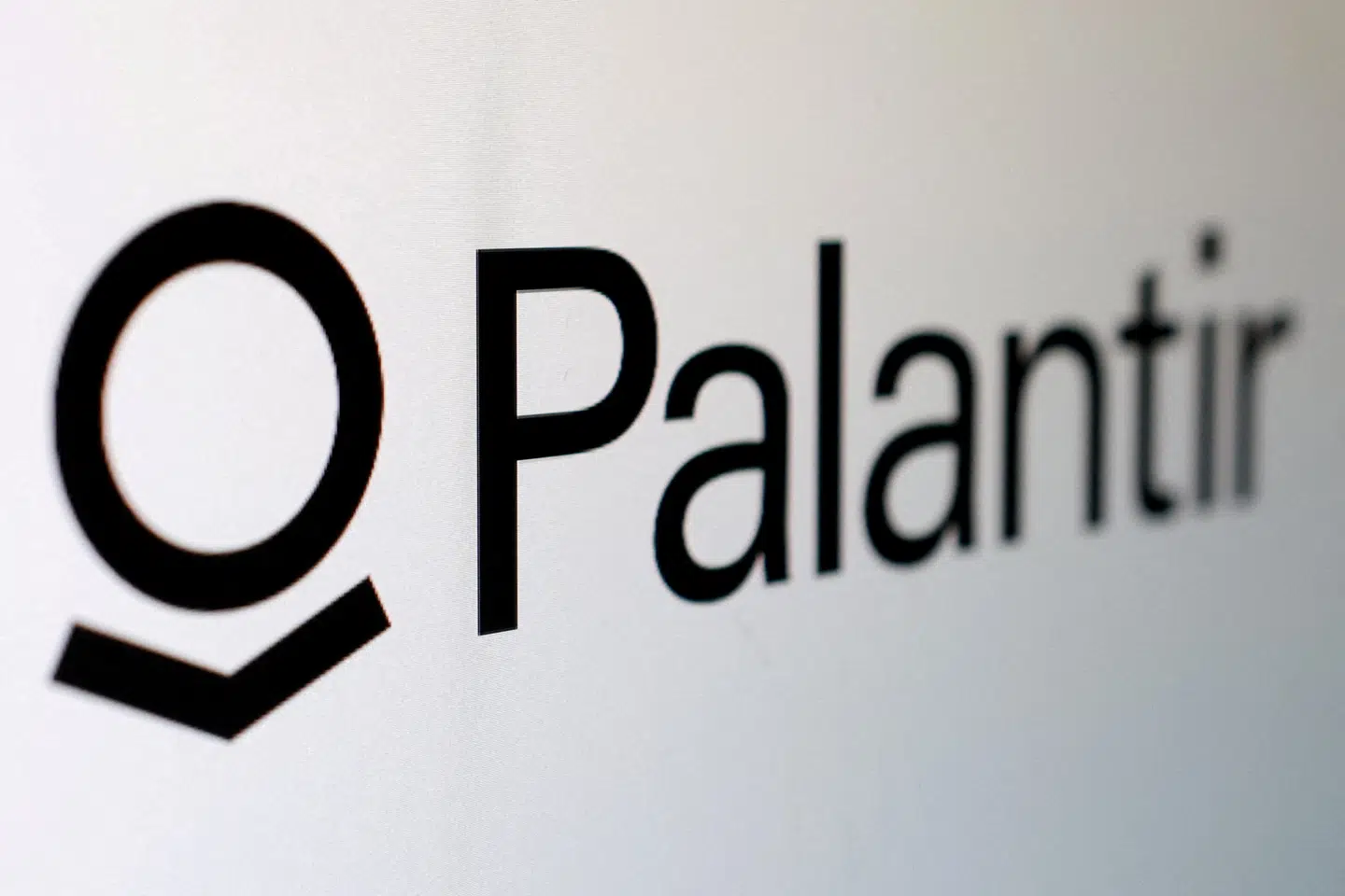 Europa bør opbygge sin egen strategiske autonomi, lød det fra den franske premierminister, da han meddelte, at kontrakten mellem Palantir og den franske efterretningstjeneste opsiges.