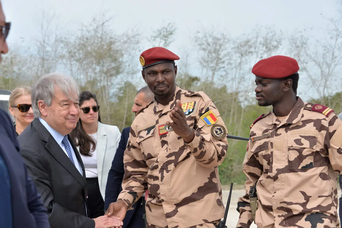 FN's generalsekretær, António Guterres, mødtes tirsdag i Port-au-Prince i Haiti med blandt andet soldater, der er del af international styrke til bekæmpelse af landets bander. Guterres så "glimt af håb" under besøget i det voldsplagede land.