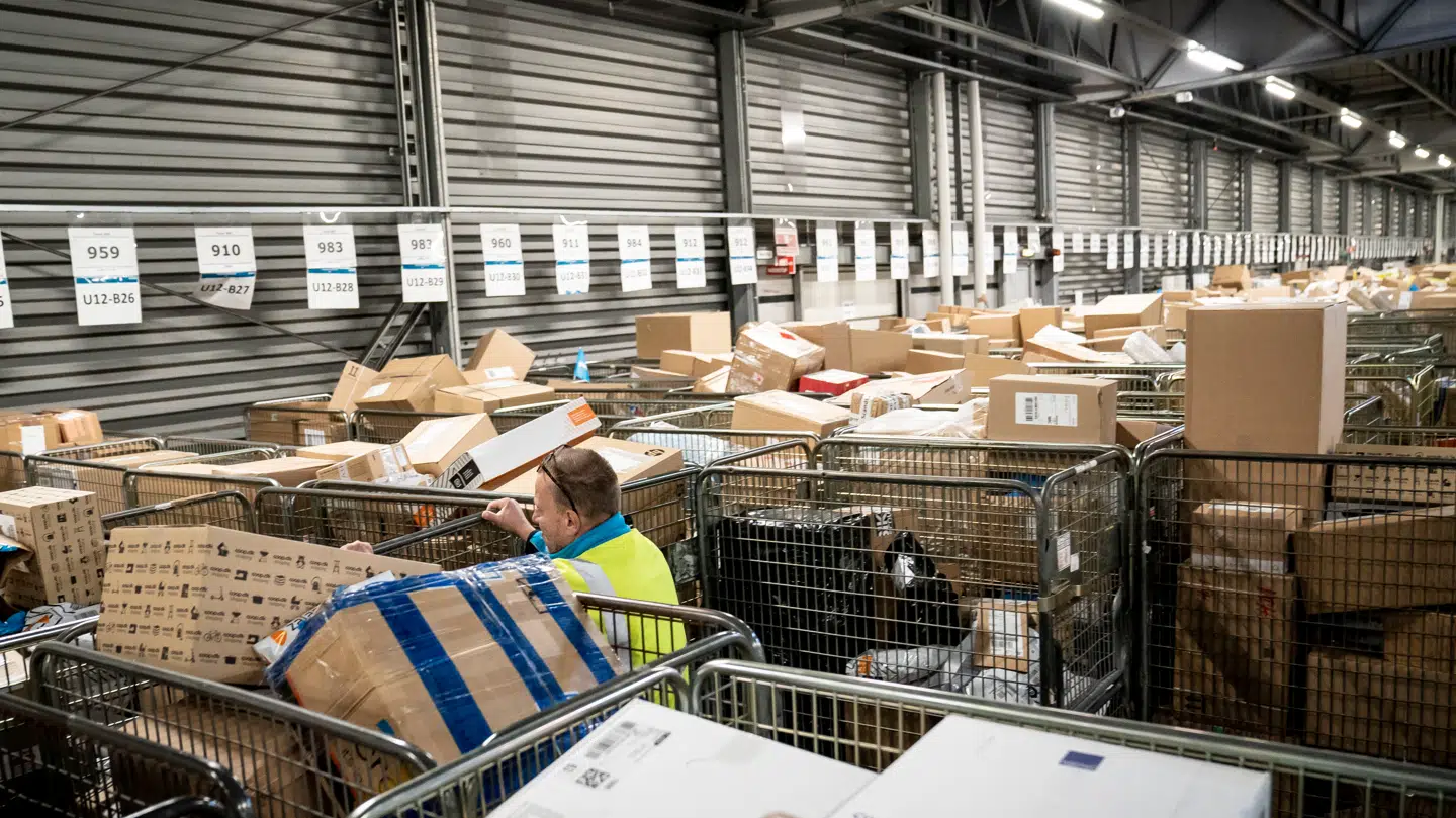 Otte pakker med medicinsk indhold havnede ved en fejl til den forkerte ejermand - og synet var chokerende.