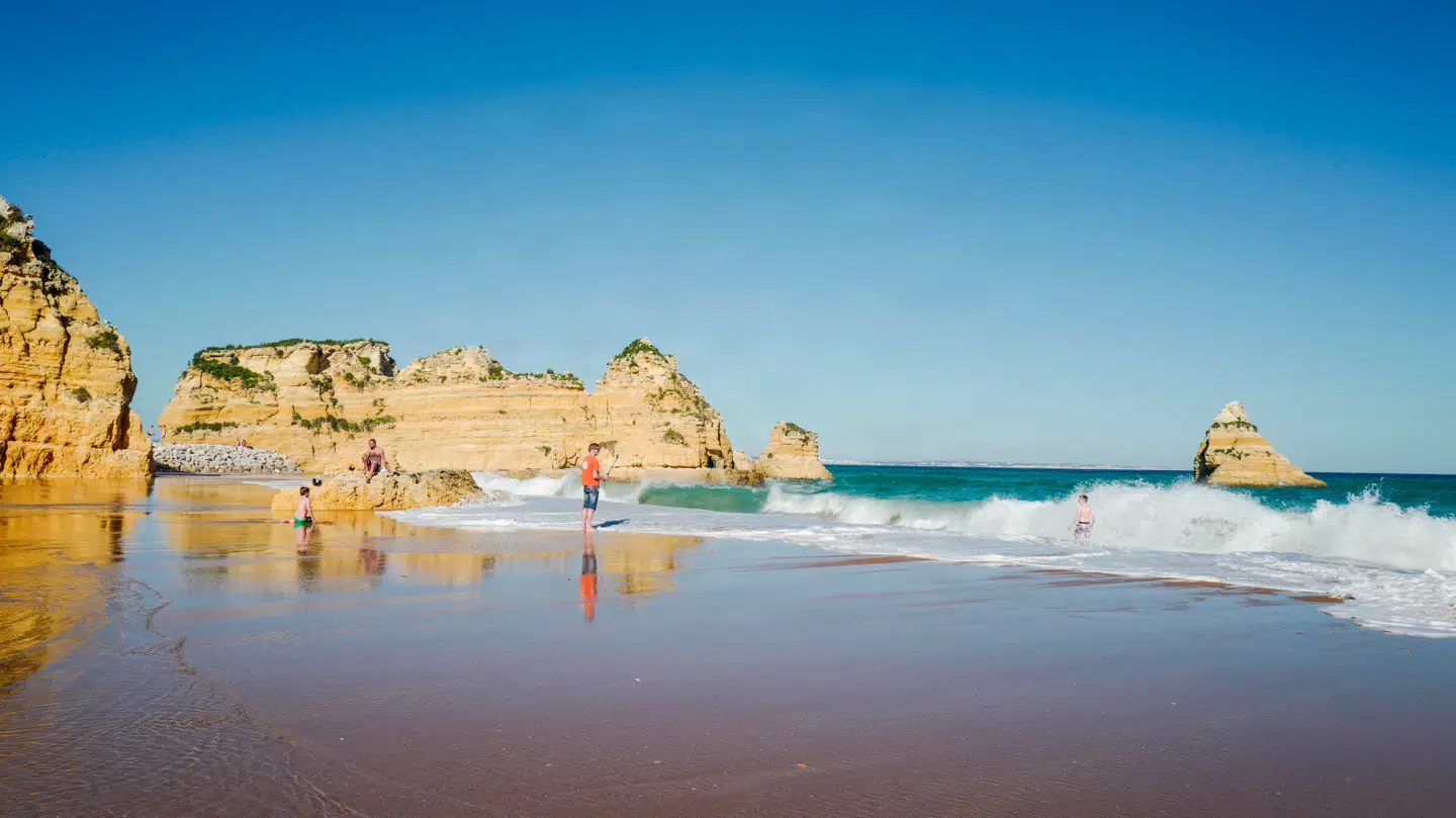 Arkivfoto af strand i den portugisiske region Algarve. Det var ikke ved stranden her, drukneulykken fandt sted.