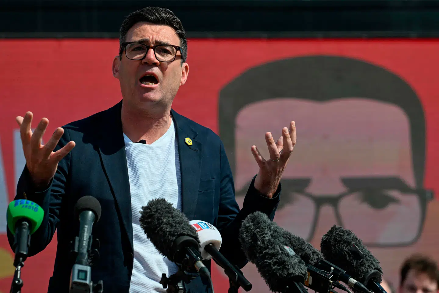 Andy Burnham er overborgmester i Manchester, og om få dage kan han være ny britisk premierminister. Han har en fordel af, at alle i øjeblikket projicerer deres personlige synspunkter over på ham, og han står til at vinde suppleringsvalget i Makerfield i morgen.
