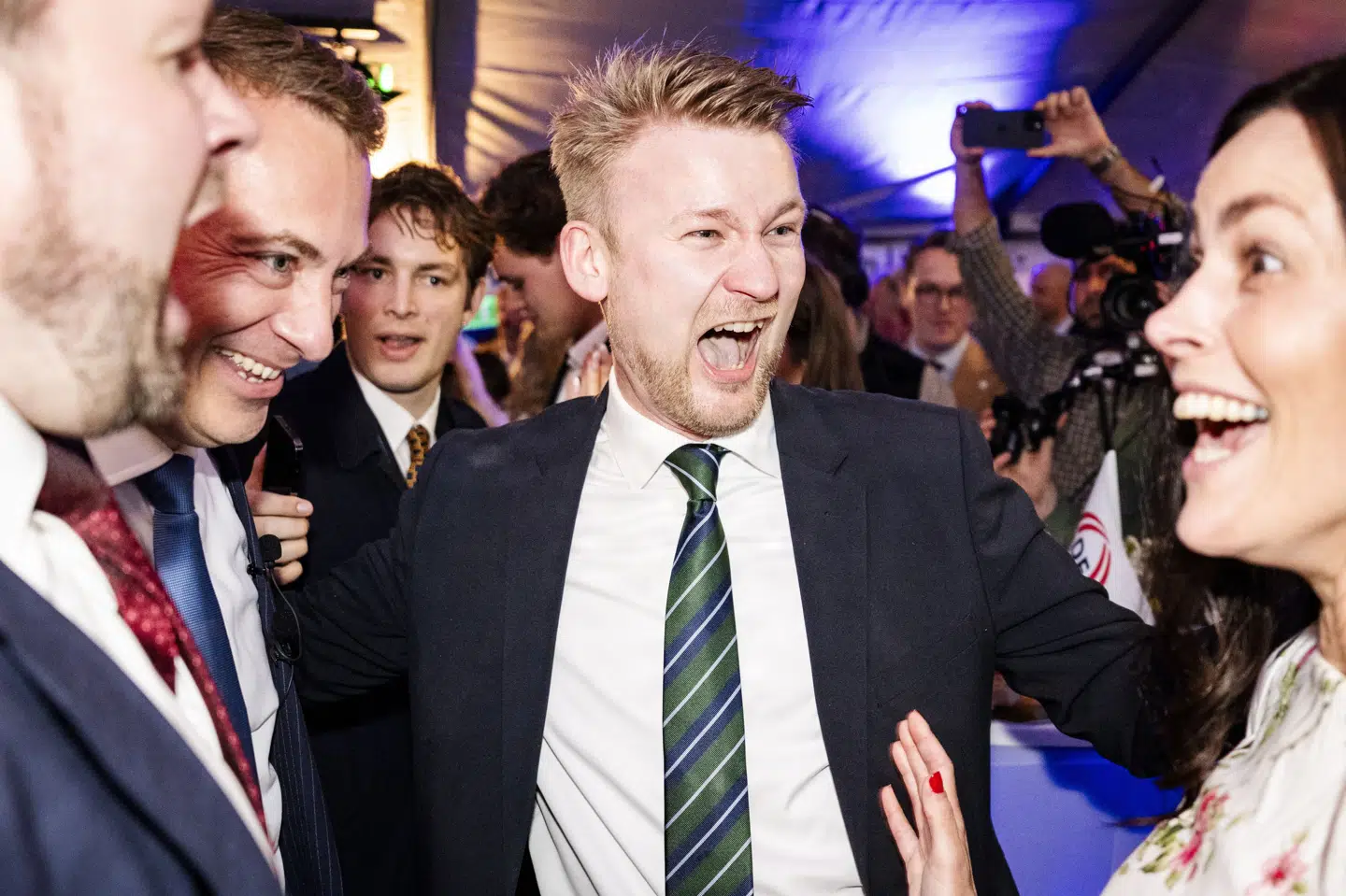 Der var stor glæde til Dansk Folkepartis fest på valgaftenen 24. marts i år, da det stod klart, at partiet blev tredoblet og fik 16 mandater i Folketinget. (Arkivfoto).
