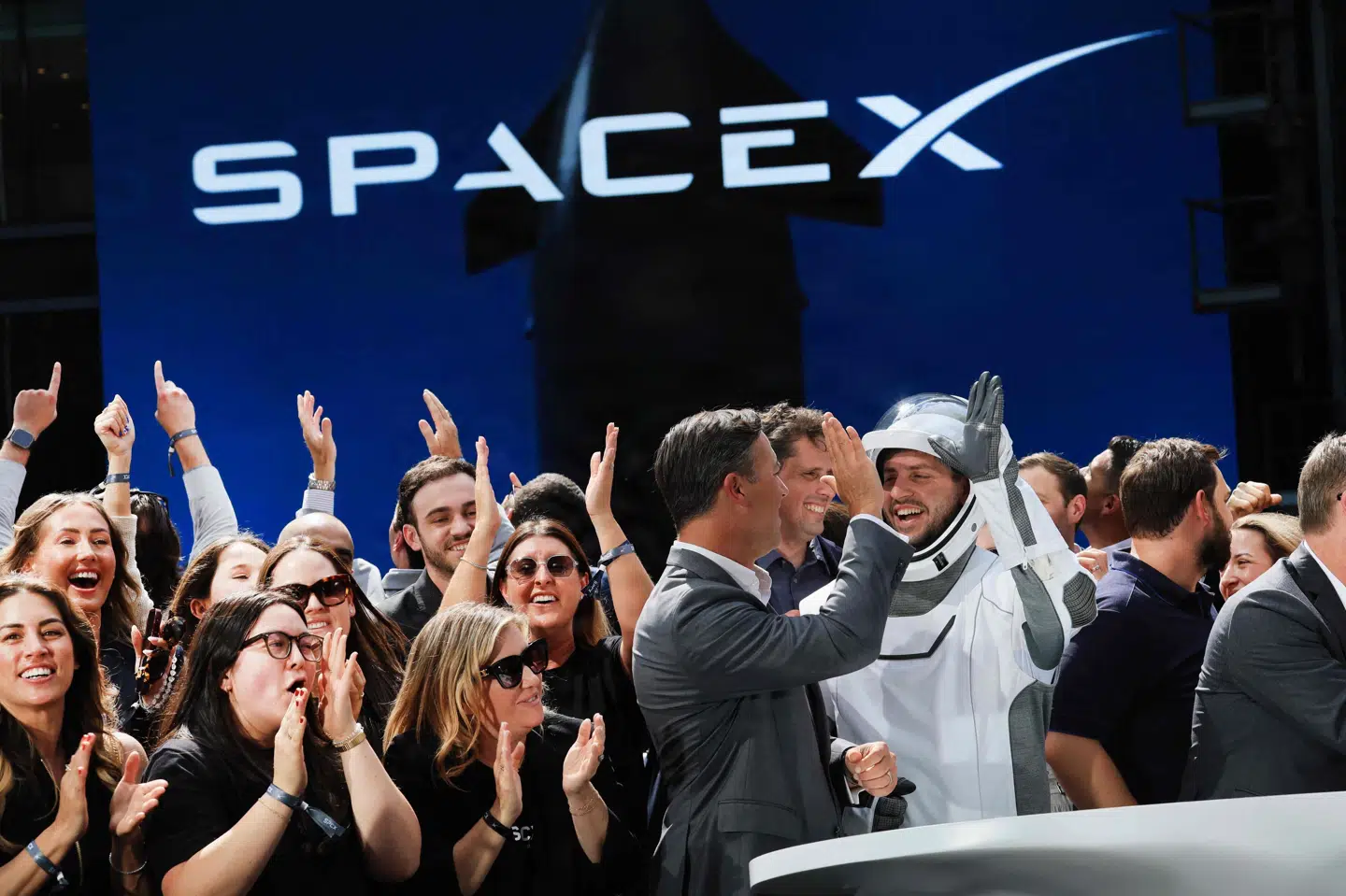 SpaceX-ansatte jubler over selskabets første handelsdag på børsen, der fandt sted fredag. (Arkivfoto).