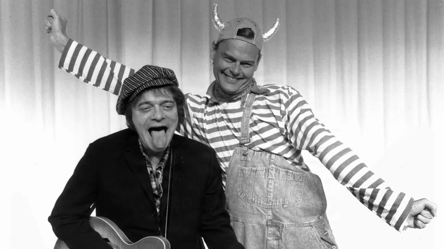 Foto fra Cirkusrevyen 1992. Claus Ryskjær og Ulf Pilgaard forklædt som Kim Larsen og Bubber.