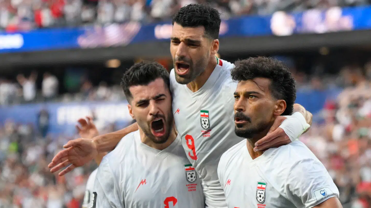Iran spillede uafgjort mod New Zealand i deres første kamp. Kampen sluttede 2-2.