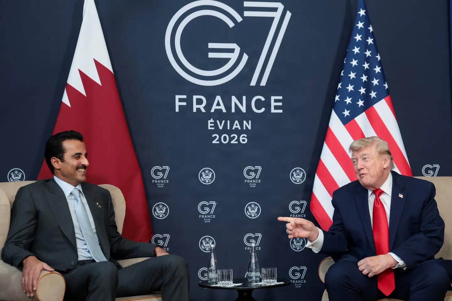 USA har ifølge et lækket udkast accepteret at stille 300 milliarder dollar til rådighed til at genopbygge Iran. Men ifølge Reuters bliver det hovedrige arabiske herskere som Qatars emir, der kommer til at stille pengene.