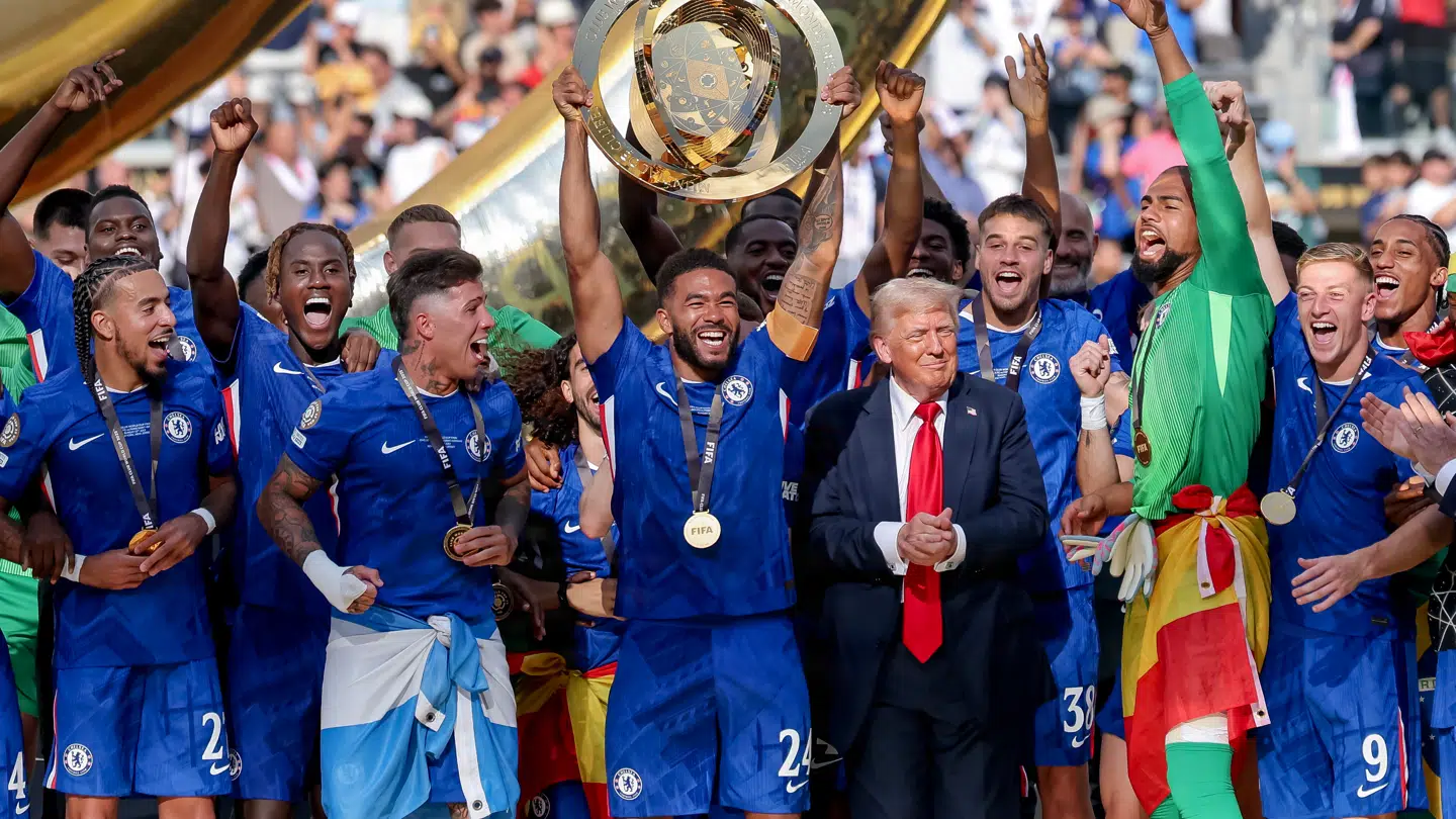 Da Chelsea sidste sommer vandt klub-VM, valgte Donald Trump at blive på scenen med holdet under fejringen.