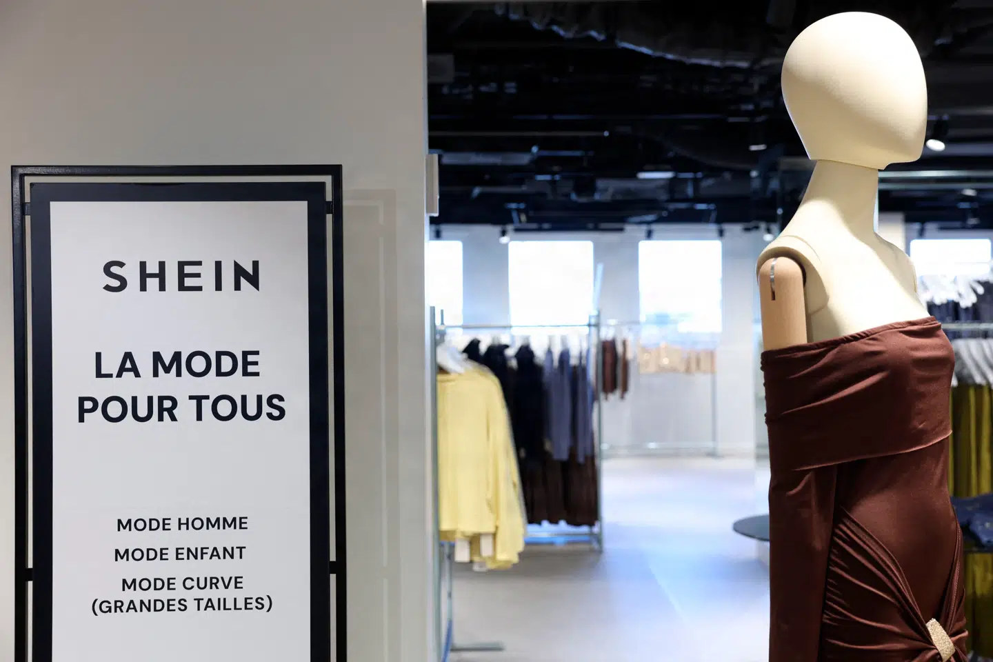 Den kinesiske onlinegigant Shein første fysiske butik må nu dreje nøglen om efter stormagasinet BHV i Paris har fået nye ejere. Foto: Charlotte Siemon, Scanpix.