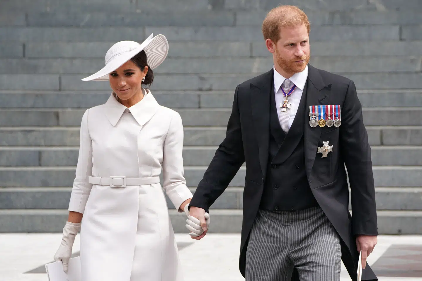 Prins Harry og hertuginde Meghan forlader en gudstjeneste i anledning af afdøde dronning Elizabeths jubilæum 3. juni 2022. I juli skal de ifølge britiske medier besøge Storbritannien med deres to børn for første gang i fire år. (Arkivfoto).