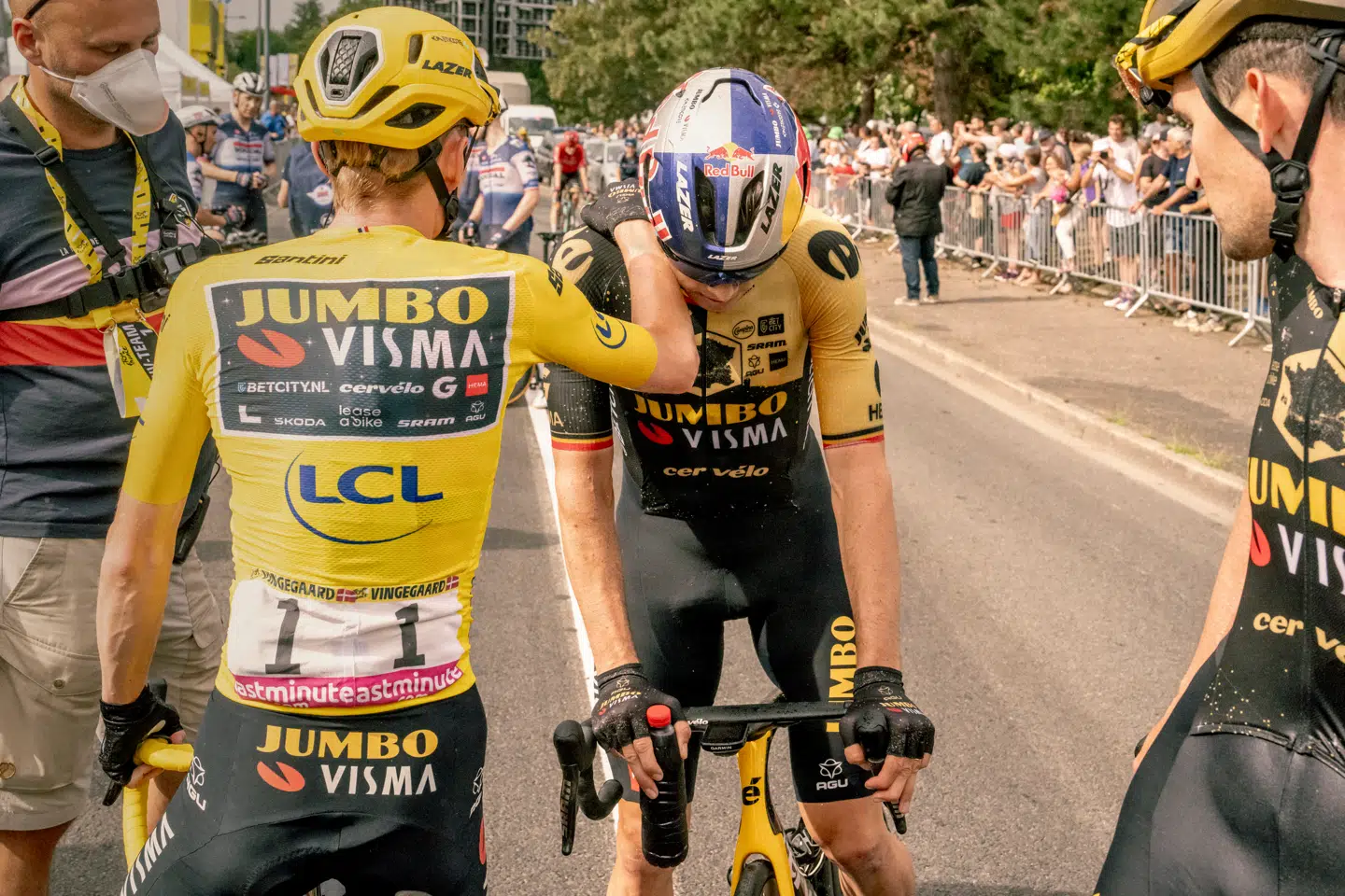 Under Tour de France 2023 mente flere belgiske medier, at Jonas Vingegaard burde have gjort mere for at hjælpe sin hjælperytter, Wout van Aert.