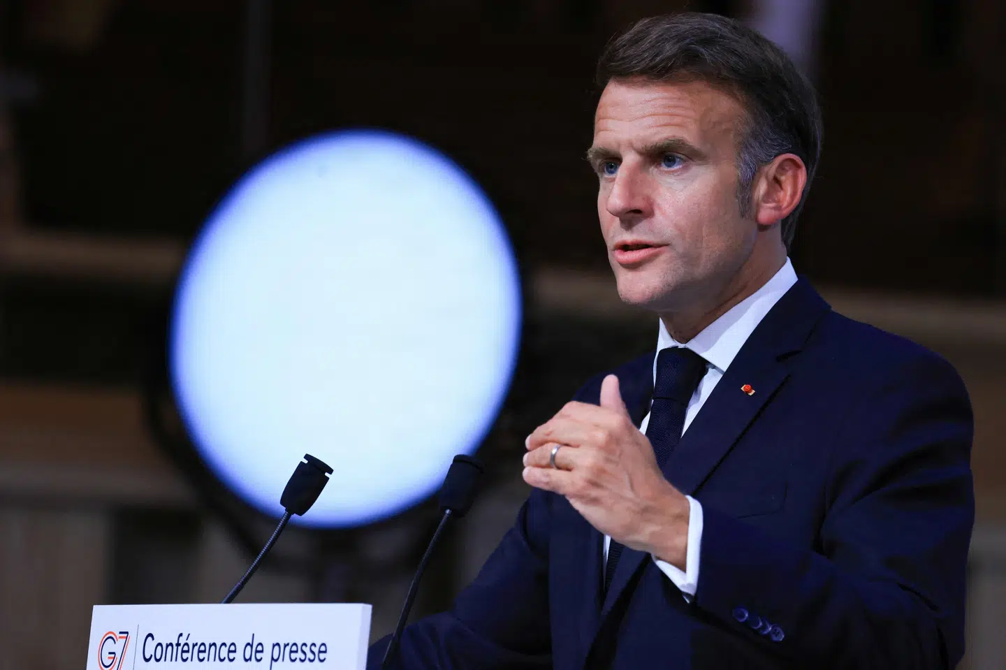 Emmanuel Macron sagde på talerstolen ved G7-topmødets sidste dag, at landene blev enige om at øge presset på Rusland med henblik på at få skabt fred i Ukraine.