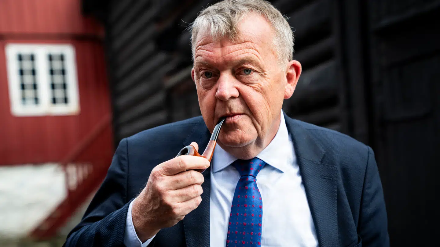 Lars Løkke Rasmussen får kritik for den måde, Moderaterne bruger hans pibe i partiets opslag på sociale medier.