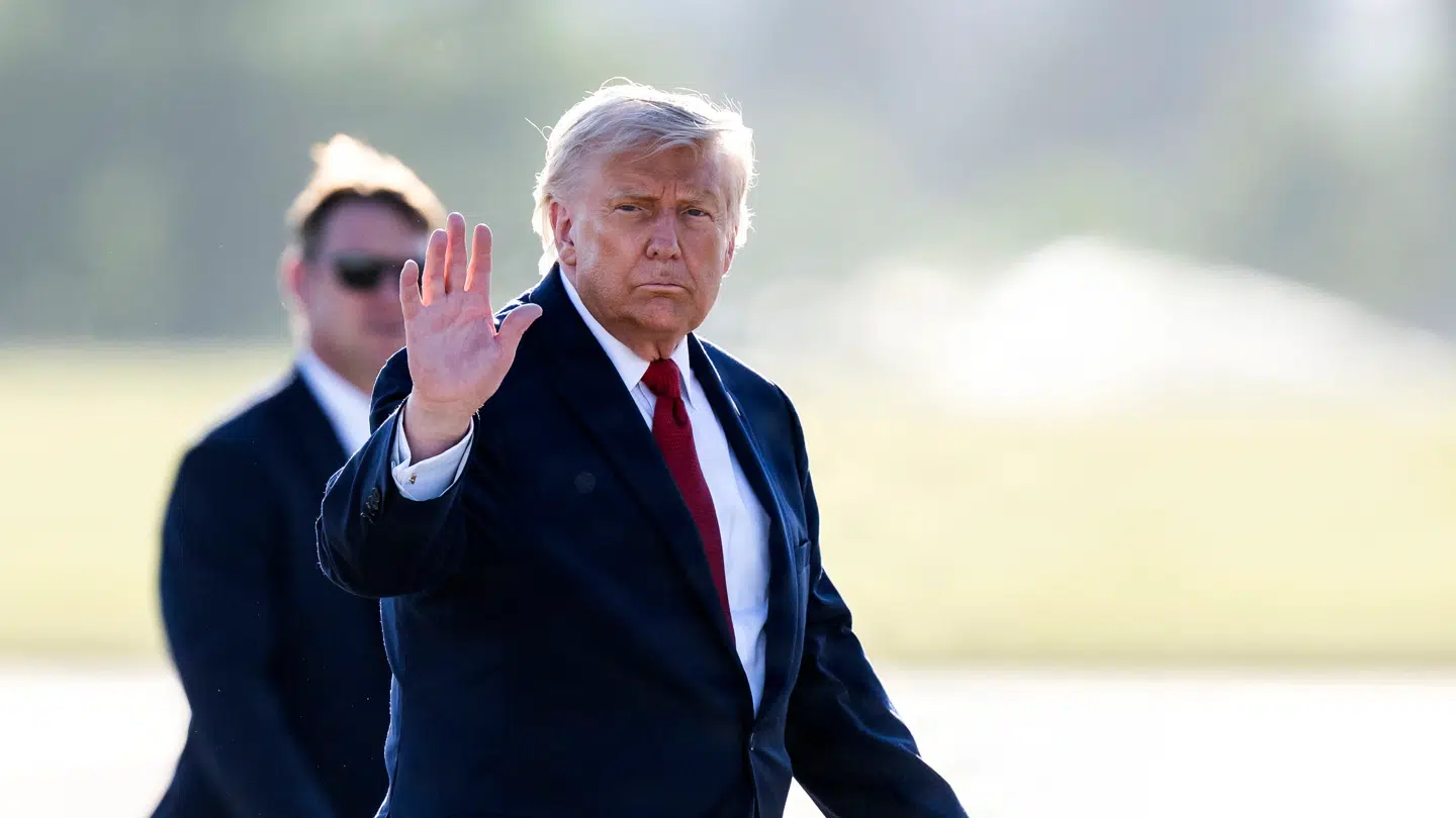 Trump har underskrevet sin første aftale med Iran, lyder det.
