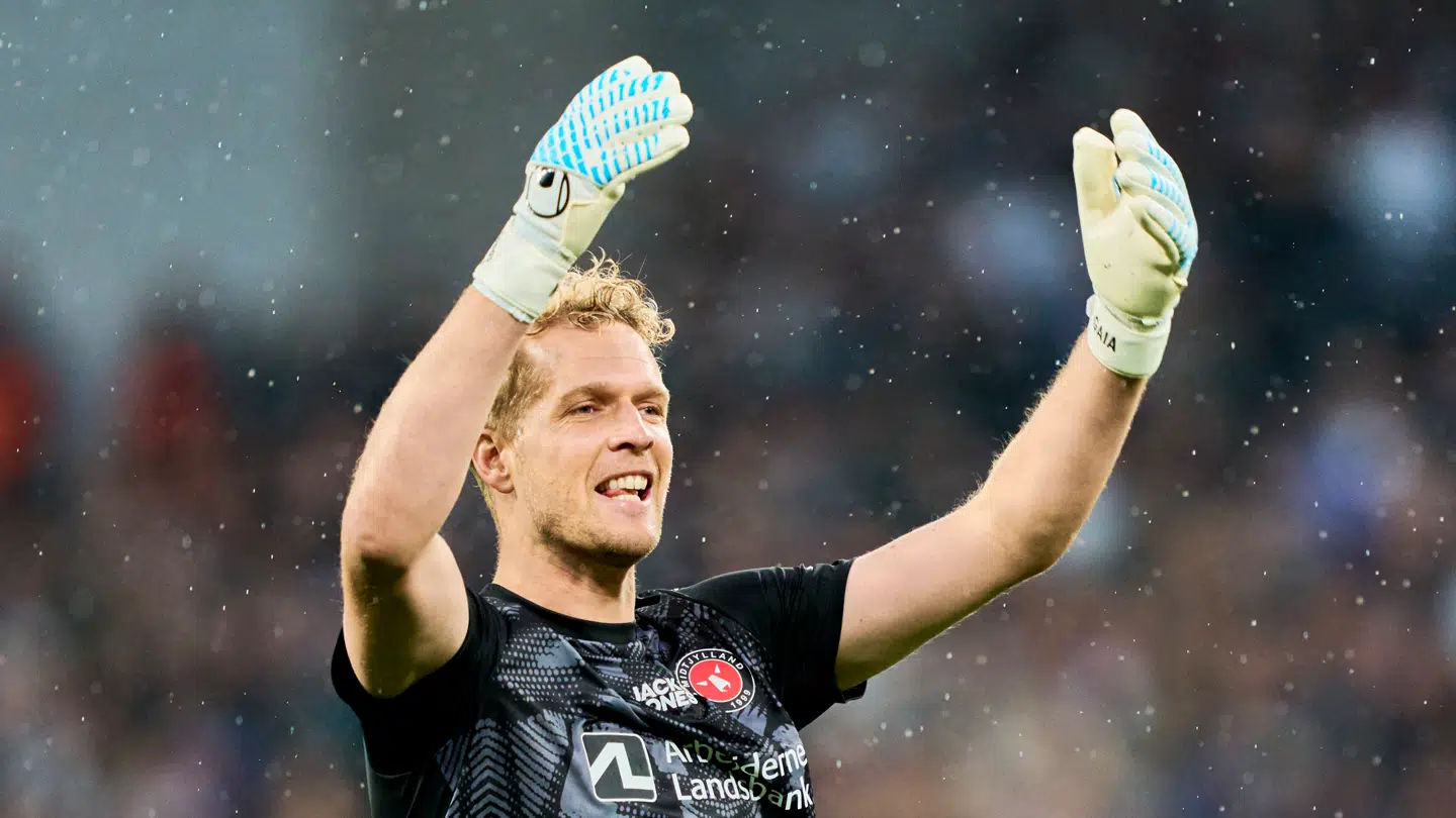 FC Midtjylland-målmanden Jonas Lössl stopper karrieren.