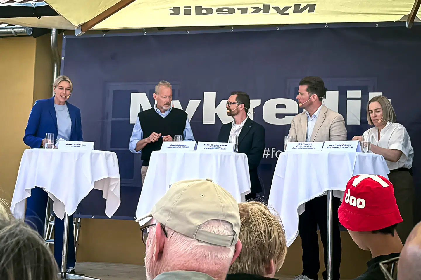 Nykredit havde inviteret til debat om et af tidens mest sprængfarlige emner – udviklingen i prioritetslån. Moderator Vibeke Daell Bjerrum (tv.) holdt styr på panelet, der bestod af David Hellemann, vicekoncernchef i Nykredit, Esben Grønborg Geist, vicedirektør i Forbrugerrådet Tænk, Ulrik Knudsen, folketingsmedlem for Danmarksdemokraterne, og Marie Bender Foltmann, direktør i Forenet Kredit.