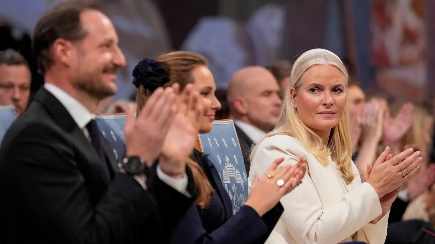 Kronprinsesse Mette-Marit giftede sig ind i det norske kongehus ved brylluppet med kronprins Haakon, som hun siden har fået ikke mindst tronfølgeren prinsesse Ingrid Alexandra med.