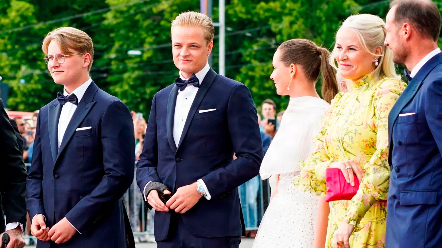 Marius Borg Høiby (I midten) med sin familie i 2022.