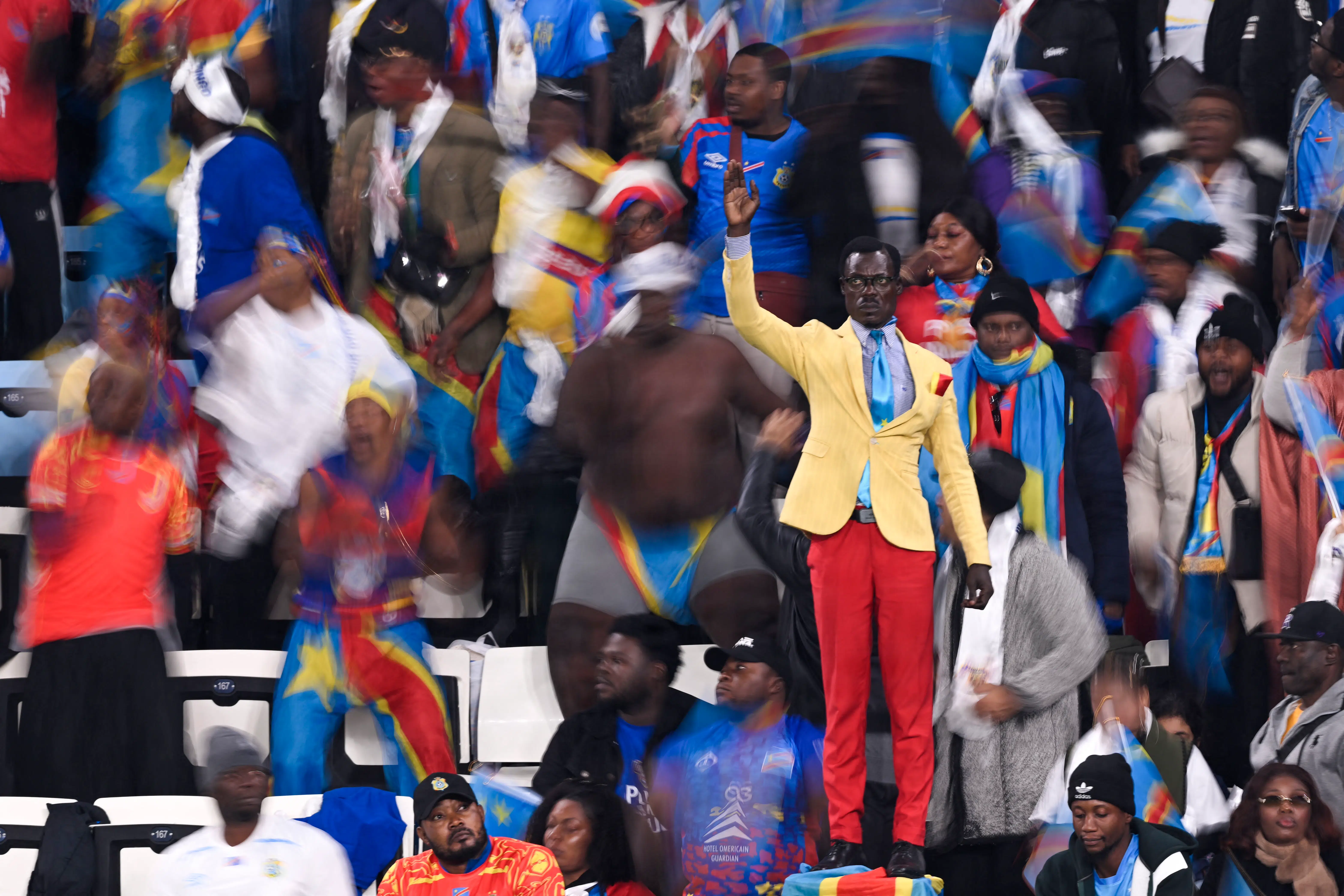 En hel nations fodboldhelt: DR Congos superfan hævder, at han kan forhindre modstanderne i at score