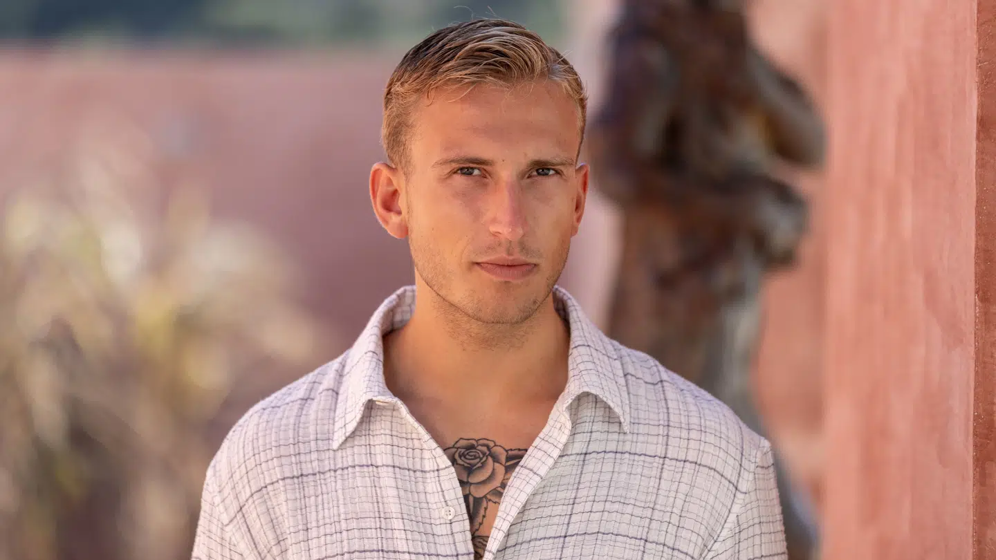 Det blev 23-årige Adam, der løb med Mies sidste rose.