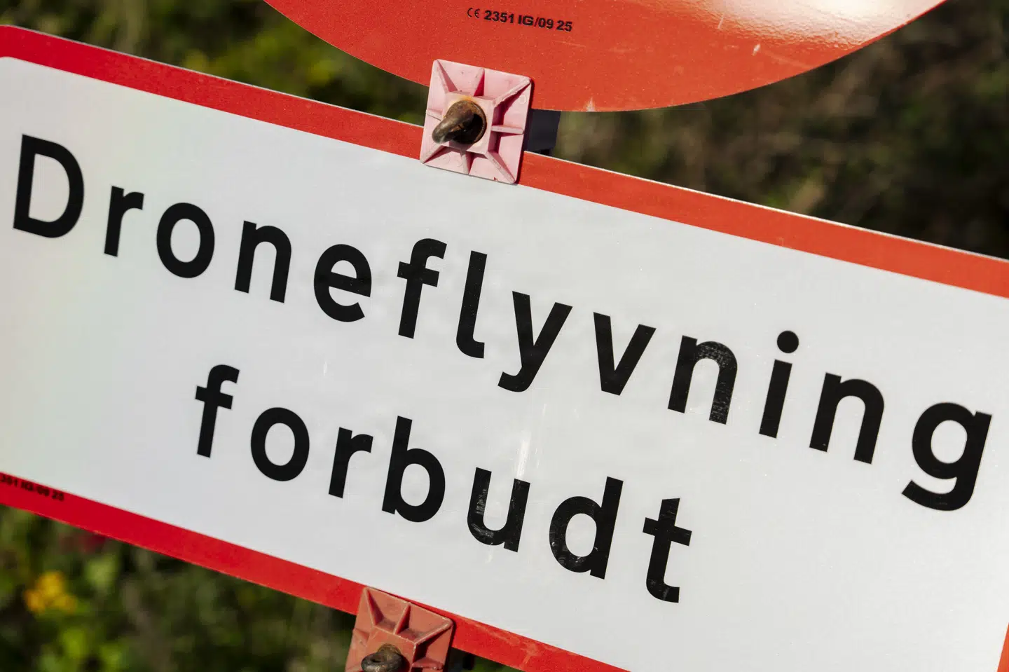 Hele Danmarks luftrum blev lukket for civil droneflyvning i en uge efter flere hændelser med mistænkelig droneaktivitet i dansk luftrum. (Arkivfoto).