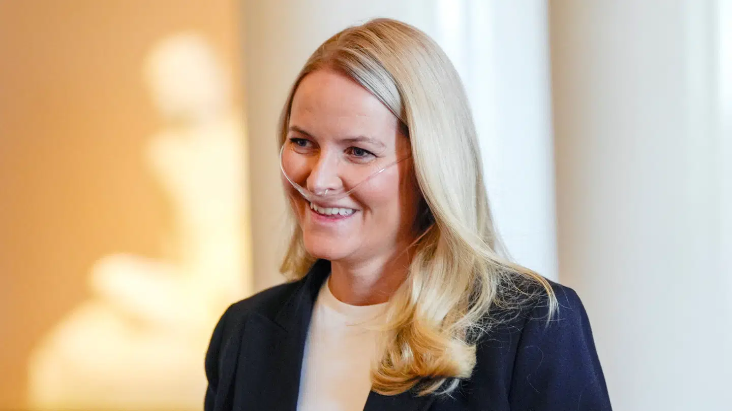 Den norske kronprinsesse, Mette-Marit, har netop fået foretaget en omfattende lungetransplantation. Det kan få betydning for datteren prinsesse Ingrid Alexandras fremtid.