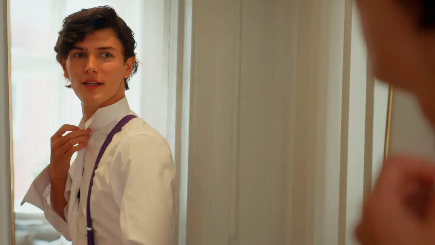 Dressed for succes: Grev Nikolai gør sig klar til kusine Isabellas 18-års fødselsdag.