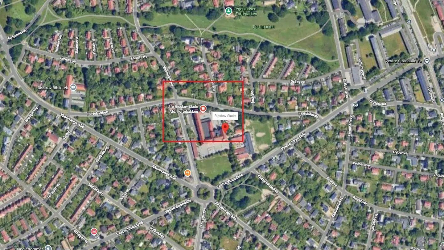 Det skete angiveligt på vejen Fortebakken ved Risskov Skole.