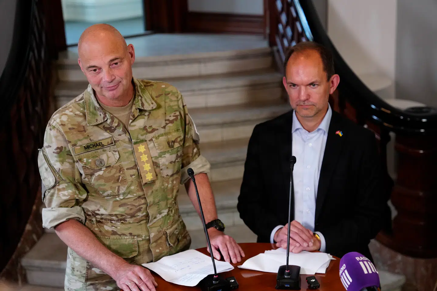 Forsvarsminister Jeppe Bruus og forsvarschef Michael Hyldgaard fremlagde i dag konklusionerne på forsvarets interne evaluering af dronehændelserne.