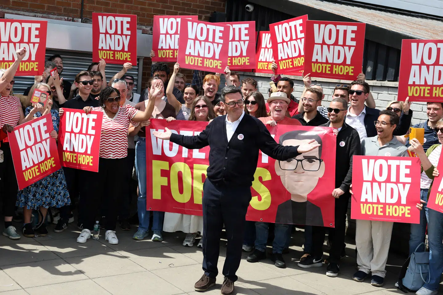 Andy Burnham er manden bag »miraklet i Makerfield«, og snart kan han være briternes nye premierminister. Han lover et opgør med »40 års neoliberalisme«, og hvis han fejler, hedder næste britiske leder formentlig Nigel Farage.