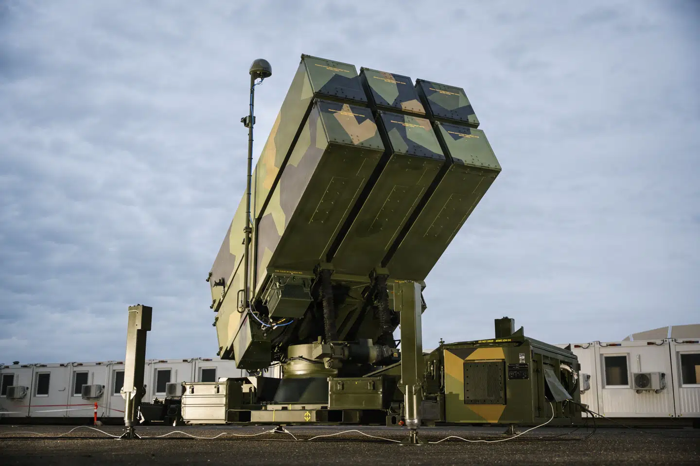 Et af Danmarks jordbaserede luftforsvarssystemer, NASAMS-systemet, ses her demonstreret på Flyvestation Skalstrup i december 2025. (Arkivfoto).