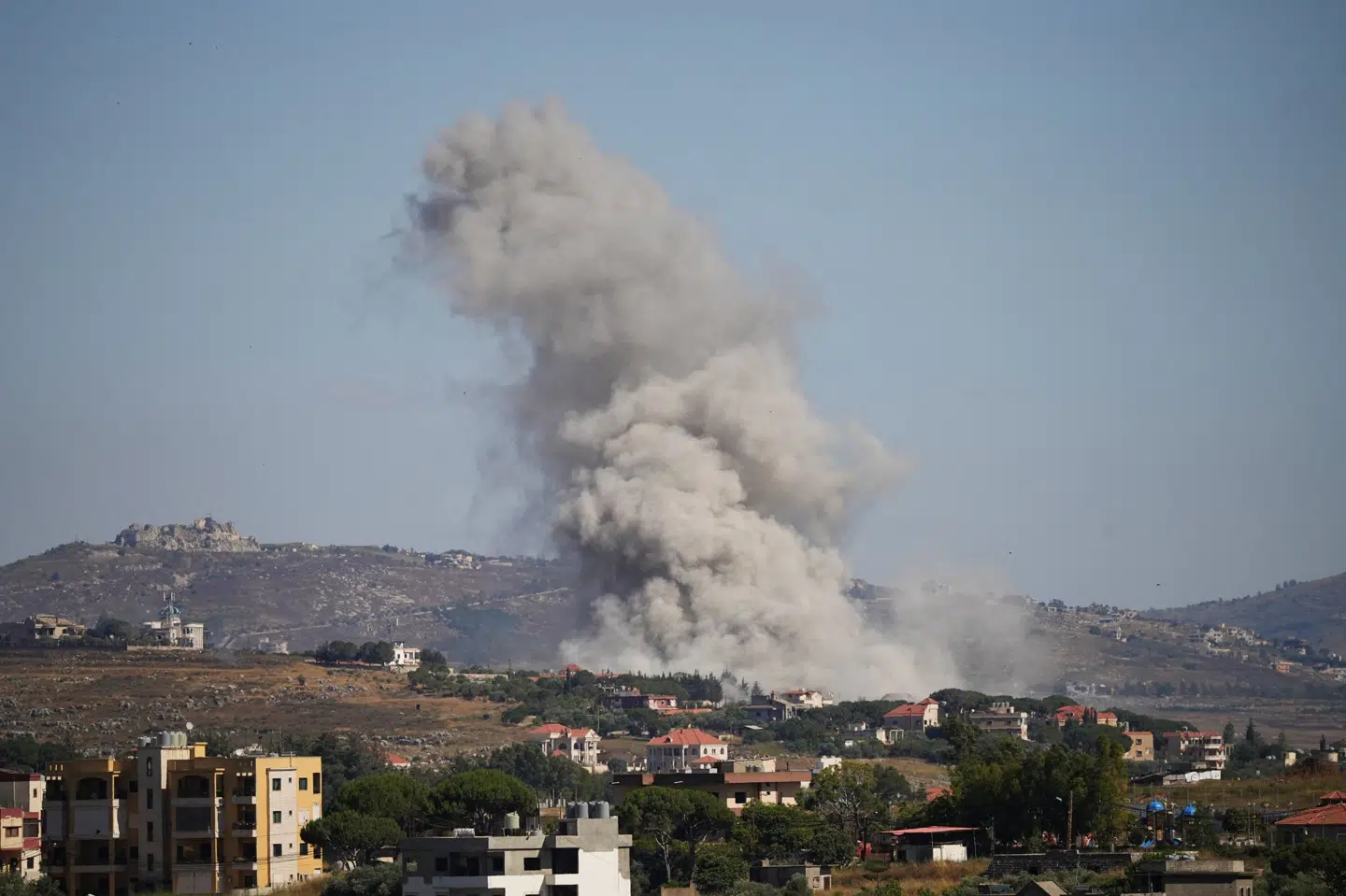 Natten til fredag og fredag morgen har israelsk militær (IDF) angrebet flere mål i Libanon.