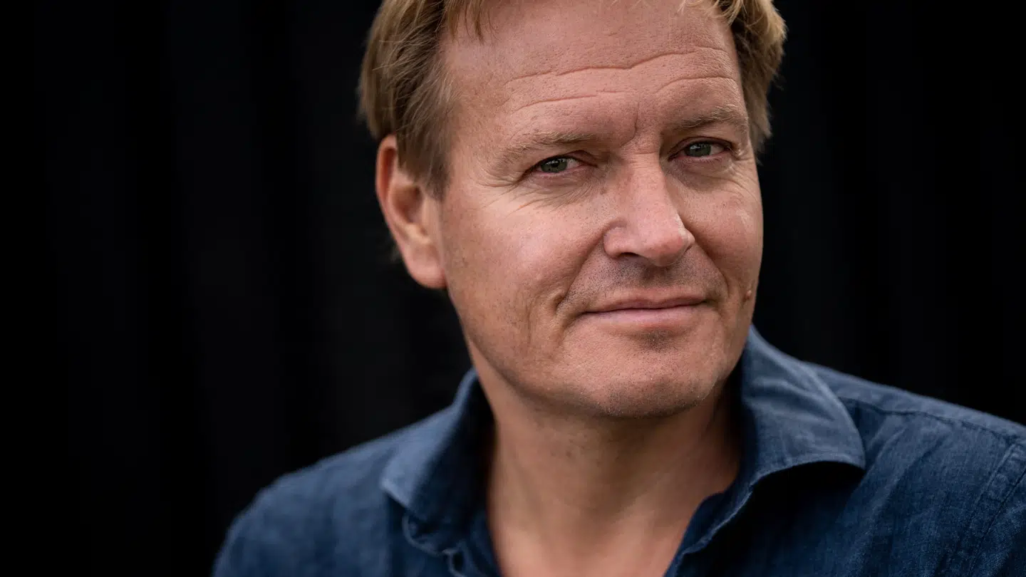 Her ses TV 2's kendte korrespondent Rasmus Tantholdt.