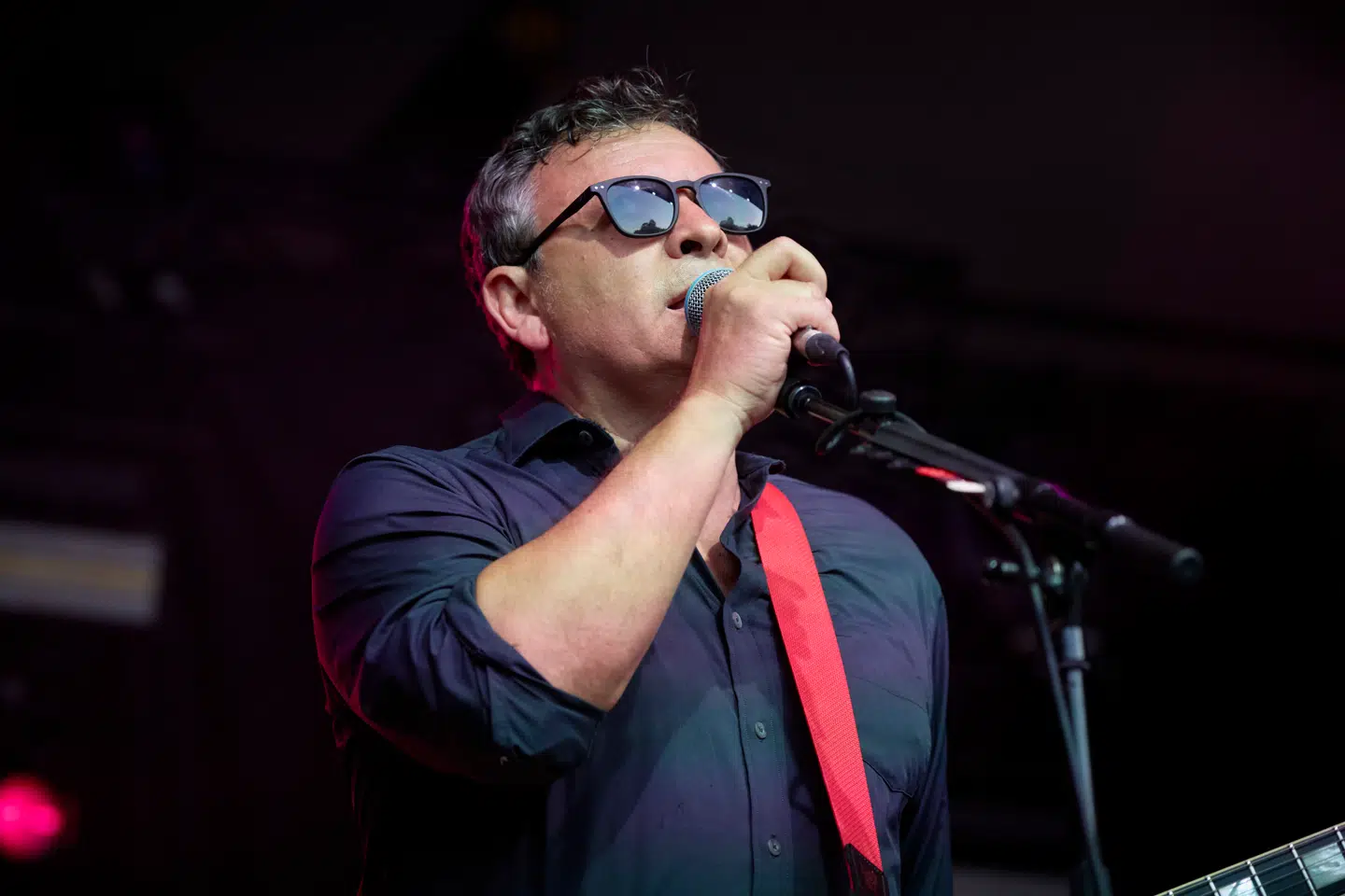 James Bradfield, forsanger i Manic Street Preachers, har næsten beholdt sin stemme gennem alle årene. Slitagen har dog betydet, at han har svært ved at ramme de høje toner.