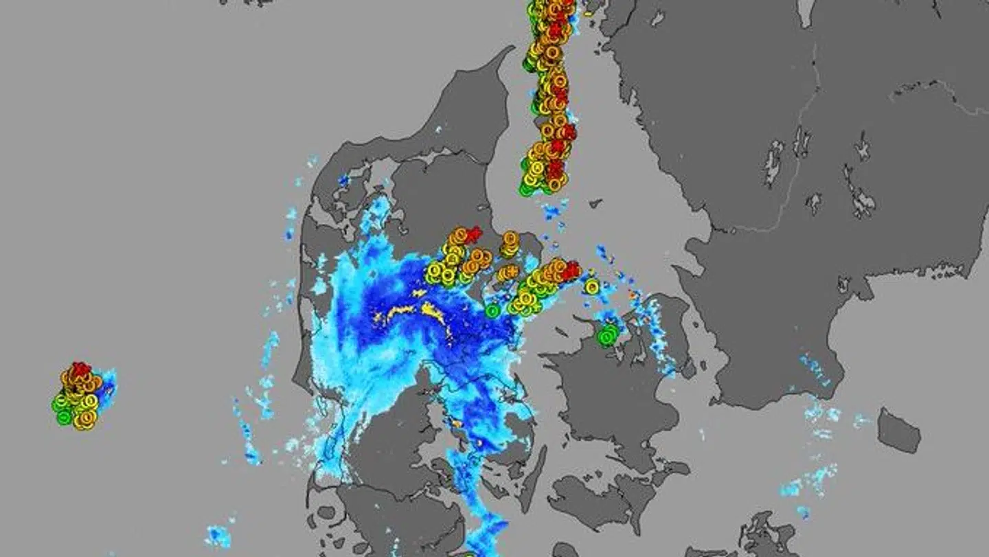 Her ses et radarkort over lynpejlinger fra lørdag morgen.