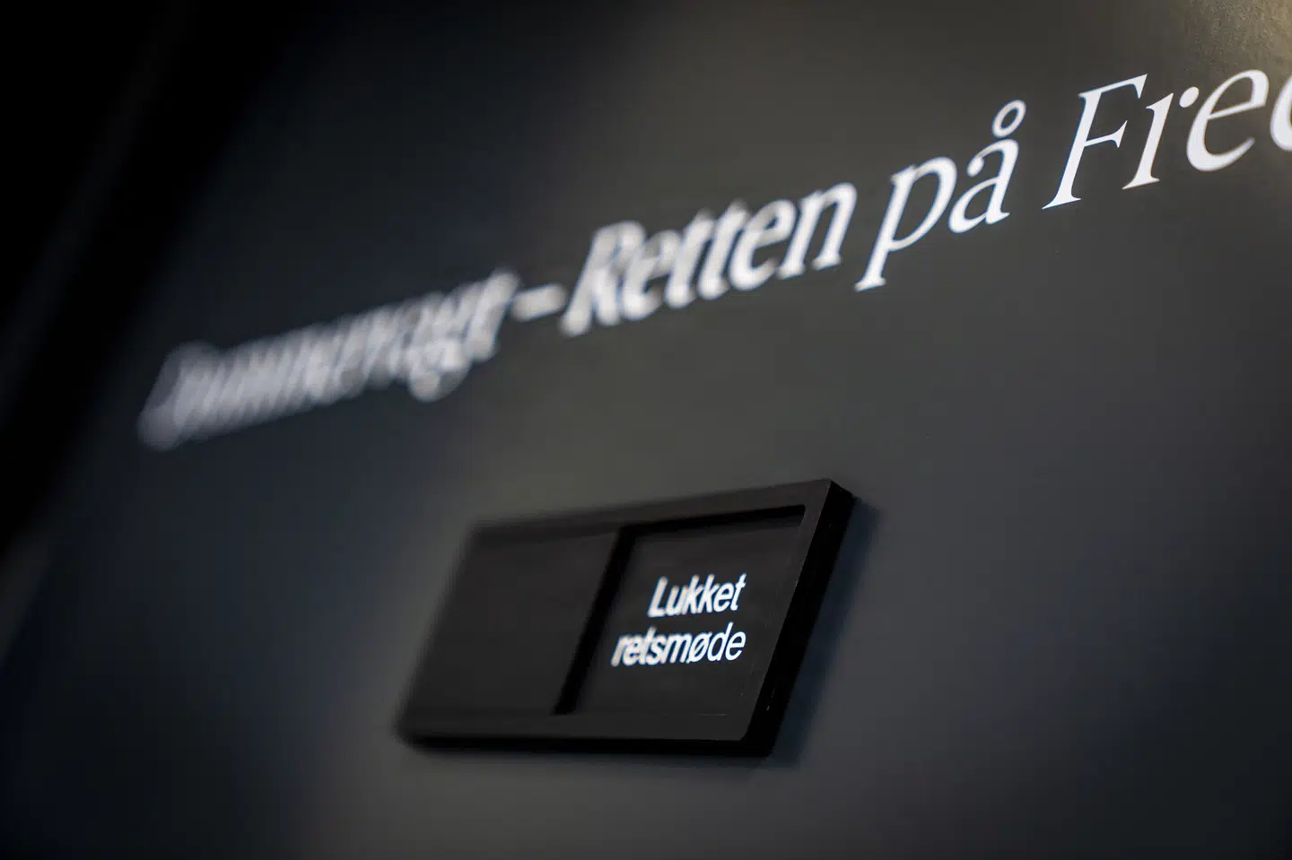 To mænd på 32 og 34 år blev fredag i Retten på Frederiksbergs dommervagt ved Vestre Fængsel varetægtsfængslet i 18 dage. De er sigtet i en sag, der omhandler et skyderi mod en lejlighedsdør i København 8. juni. (Arkivfoto).