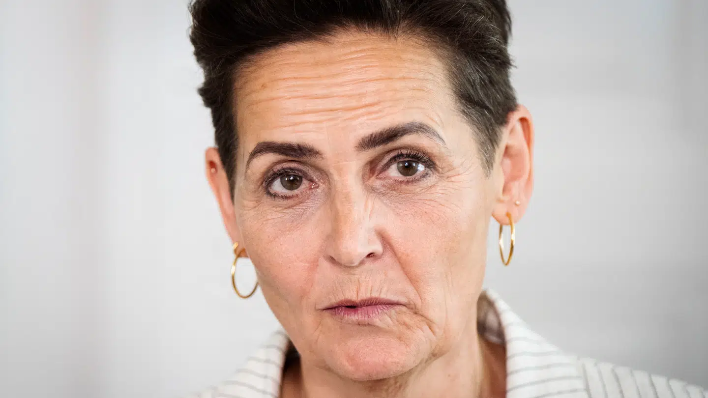 Stormvejret omkring Pia Olsen Dyhr vil ikke lægge sig. Nu møder hun kritik fra en tidligere partifælle.